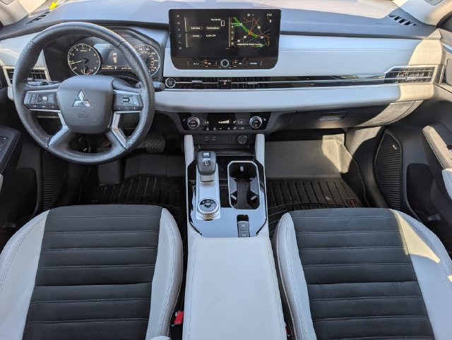 Used 2025 Mitsubishi Outlander SE FWD image 5