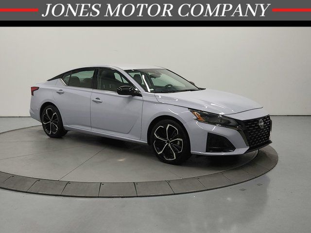 Used 2024 Nissan Altima 2.5 SR FWD image 1