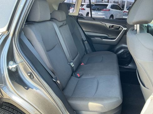 Used 2022 Toyota RAV4 LE AWD/4WD image 17