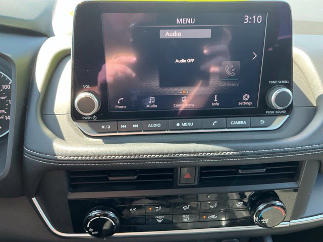 Used 2024 Nissan Rogue S AWD/4WD image 16