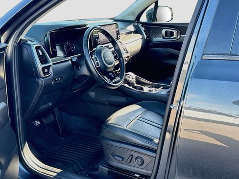 Used 2022 Kia Sorento S FWD image 11