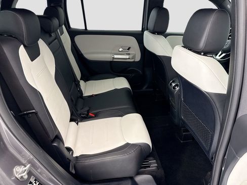 Used 2022 Mercedes-Benz GLB 250 4MATIC image 21