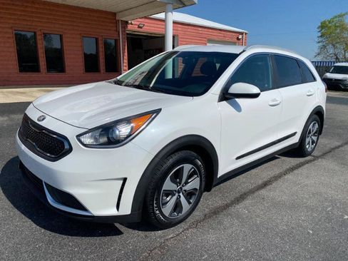 Used 2017 Kia Niro LX image 2