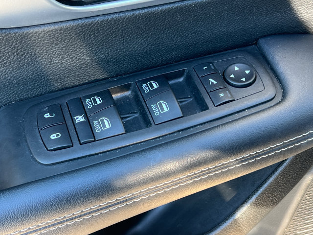 Used 2025 Chrysler Pacifica Limited FWD image 19