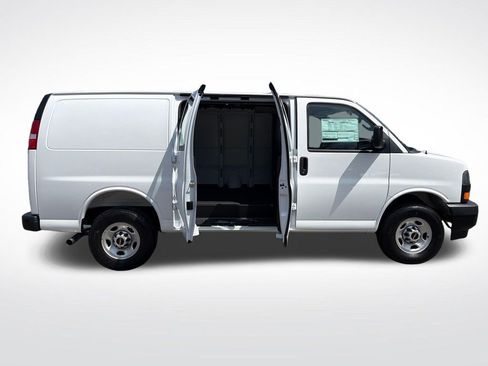 New 2026 GMC Savana 2500 w/ Driver Convenience Package RWD image 6