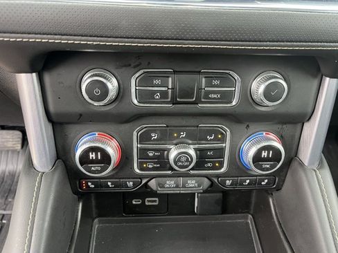 Used 2023 GMC Yukon XL SLT image 26