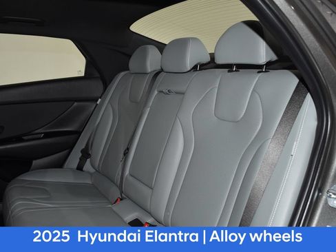 Used 2025 Hyundai Elantra Limited FWD image 31
