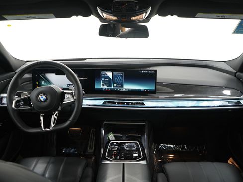Used 2025 BMW 740i xDrive AWD/4WD image 16