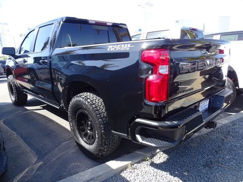 Used 2021 Chevrolet Silverado 1500 LT Trail Boss w/ Convenience Package II AWD/4WD image 2