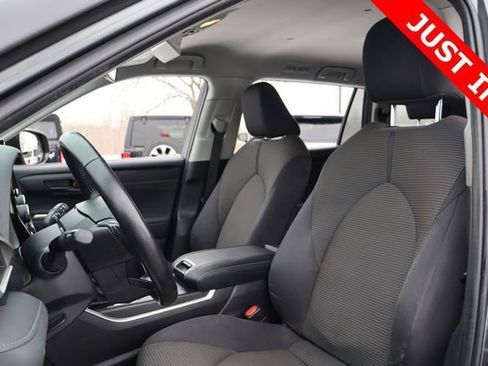 Used 2023 Toyota Highlander LE AWD/4WD image 14