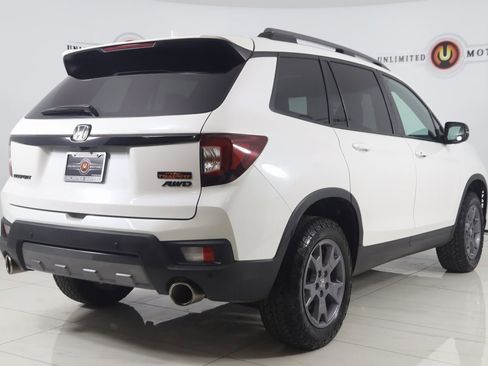 Used 2024 Honda Passport TrailSport image 3