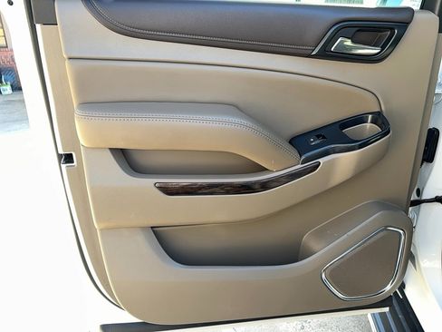 Used 2017 GMC Yukon XL SLT w/ Premium Edition image 14