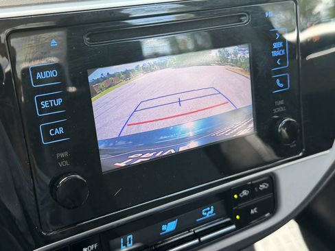 Used 2018 Toyota Corolla LE FWD image 34