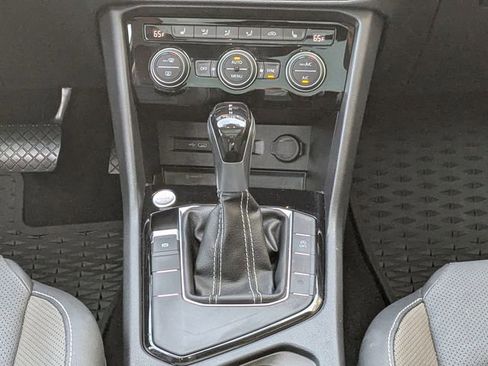 Used 2022 Volkswagen Taos SEL image 17