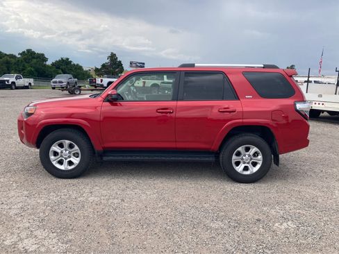 Used 2022 Toyota 4Runner SR5 AWD/4WD image 2