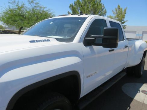 Used 2017 GMC Sierra 3500 2WD Crew Cab w/ Sierra Convenience Package image 8