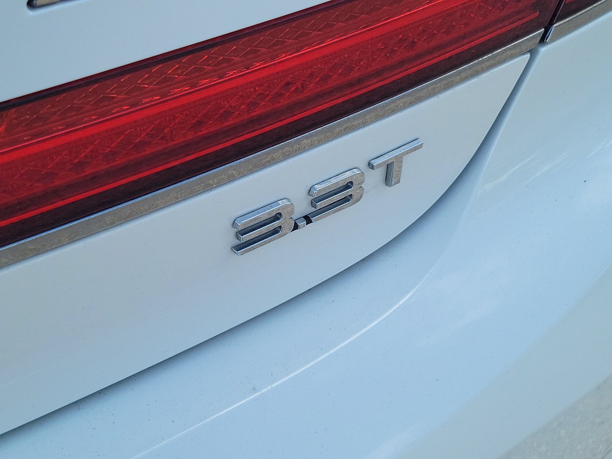 Used 2020 Genesis G90 3.3T Premium RWD image 9