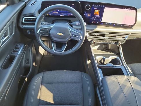 Certified 2025 Chevrolet Traverse LT image 16