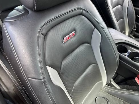 Used 2018 Chevrolet Camaro SS RWD image 9