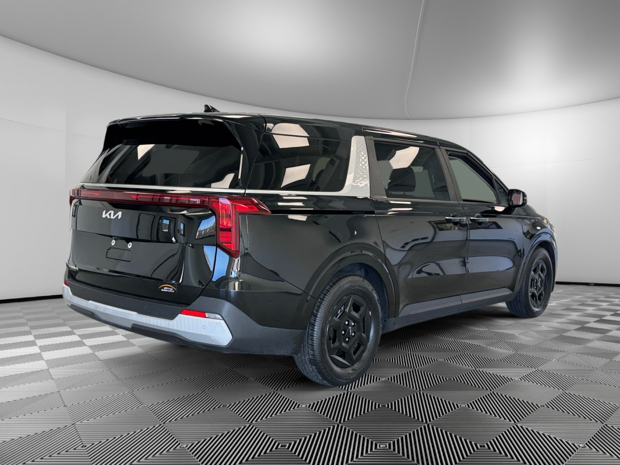 Used 2025 Kia Carnival FWD image 8