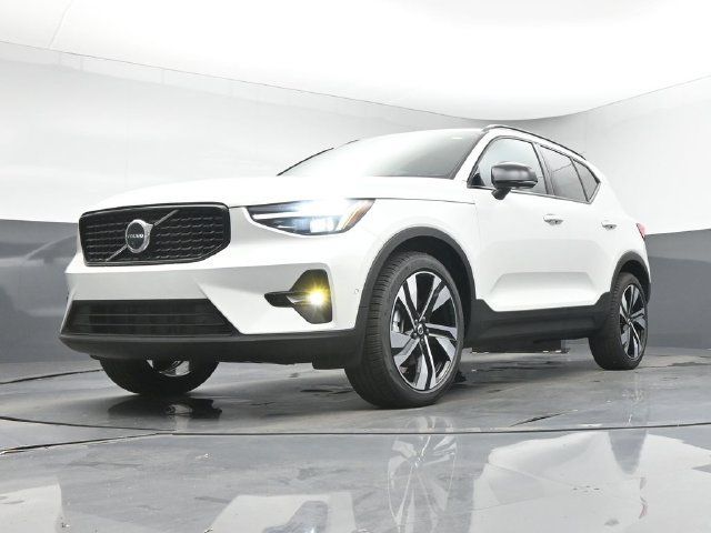 New 2026 Volvo XC40 B5 Plus w/ Climate Package AWD/4WD image 37