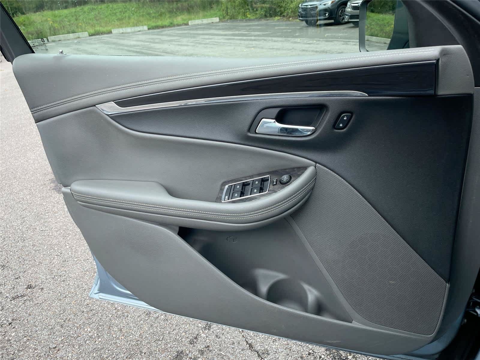 Used 2014 Chevrolet Impala LT w/ Premium Seating Package FWD image 24