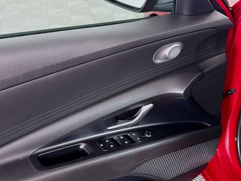 Used 2022 Hyundai Elantra SE w/ Cargo Package image 18