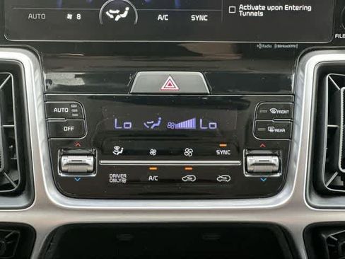Used 2023 Kia Sorento EX AWD/4WD image 16
