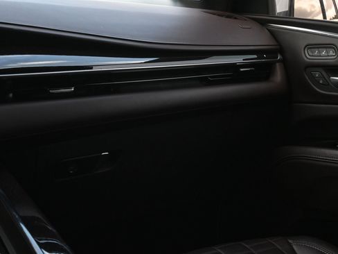 Used 2022 Cadillac Escalade ESV Sport Platinum w/ LPO, ONYX Package image 8