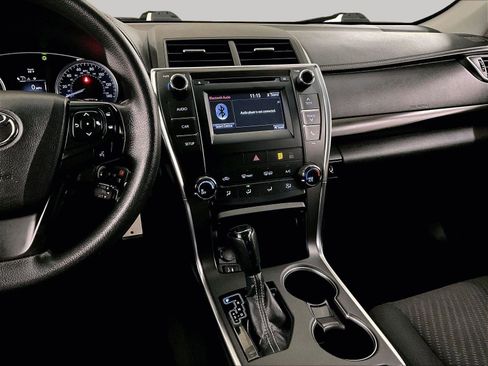 Used 2016 Toyota Camry LE image 6