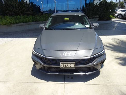 Used 2025 Hyundai Elantra Hybrid FWD image 2