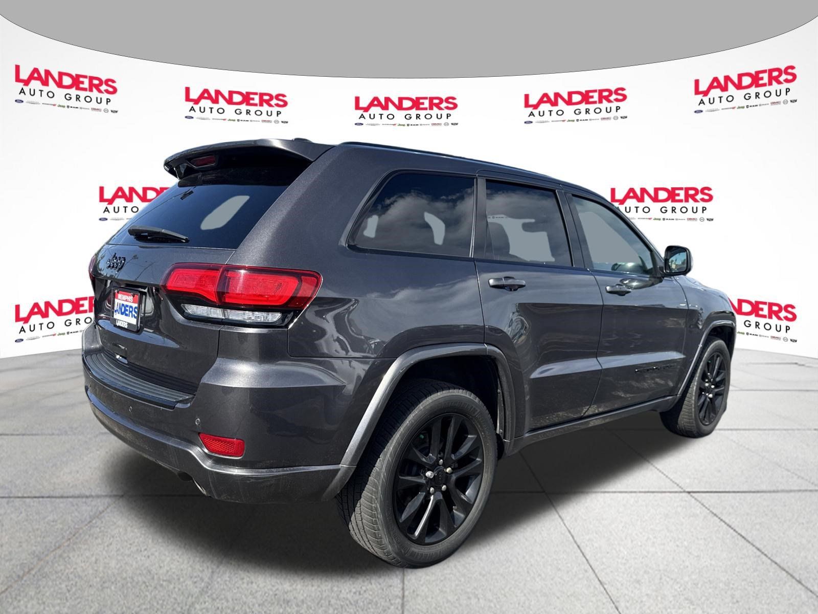 Used 2018 Jeep Grand Cherokee Altitude AWD/4WD image 3
