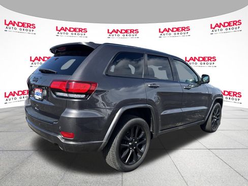 Used 2018 Jeep Grand Cherokee Altitude AWD/4WD image 3