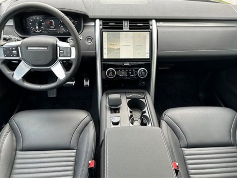New 2025 Land Rover Discovery Dynamic SE image 12