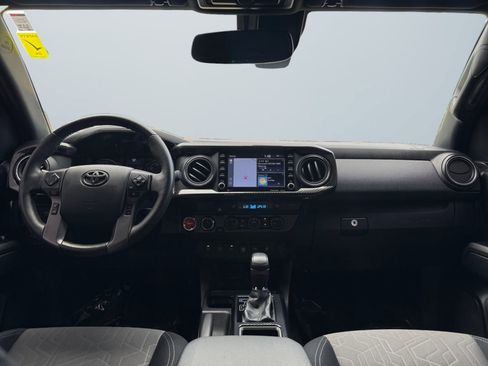 Used 2020 Toyota Tacoma TRD Off-Road w/ Technology Package image 10