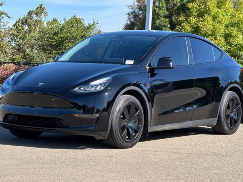 Used 2022 Tesla Model Y Long Range AWD/4WD image 8