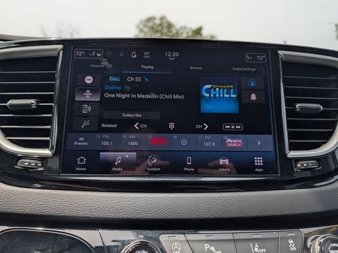 Used 2023 Chrysler Pacifica Touring-L FWD image 25