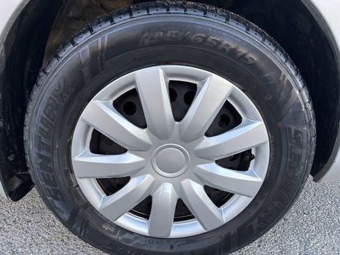 Used 2013 Nissan Versa SV image 29