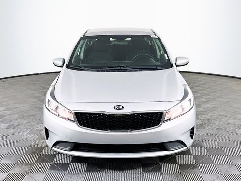 Used 2017 Kia Forte LX image 2