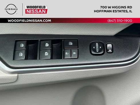 Used 2015 Toyota Camry SE w/ Moonroof Package FWD image 22