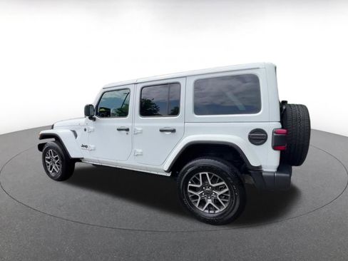 Used 2025 Jeep Wrangler Unlimited Sahara AWD/4WD image 10