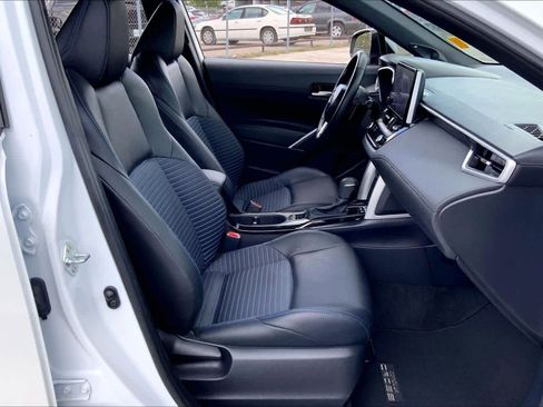 Used 2024 Toyota Corolla Cross AWD Hybrid w/ Convenience Package image 9