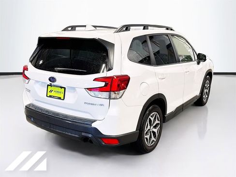 Used 2023 Subaru Forester Premium AWD/4WD image 5