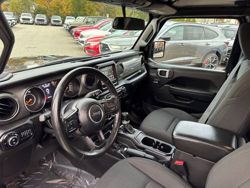 Used 2022 Jeep Gladiator Sport image 12