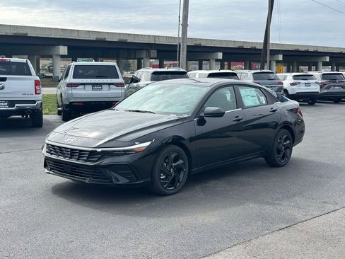 New 2026 Hyundai Elantra SEL Sport image 3