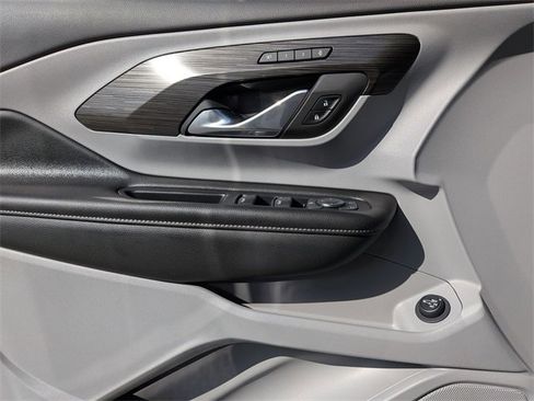 Used 2024 GMC Terrain SLT image 29