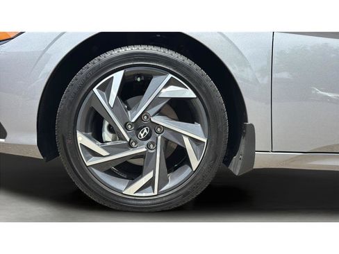 Used 2025 Hyundai Elantra Limited FWD image 27