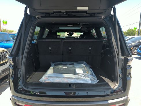 New 2026 Jeep Grand Wagoneer Limited AWD/4WD image 32