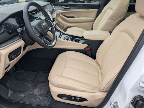 New 2026 Jeep Grand Cherokee L Limited image 12