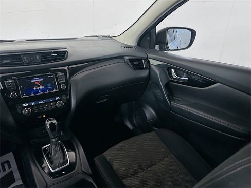 Certified 2020 Nissan Rogue Sport SV image 22